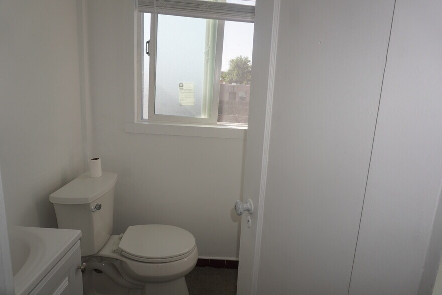 Building Photo - 2224 Virginia Ave