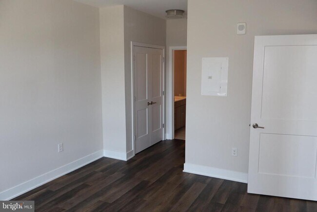 Building Photo - 145 Riverhaven Dr