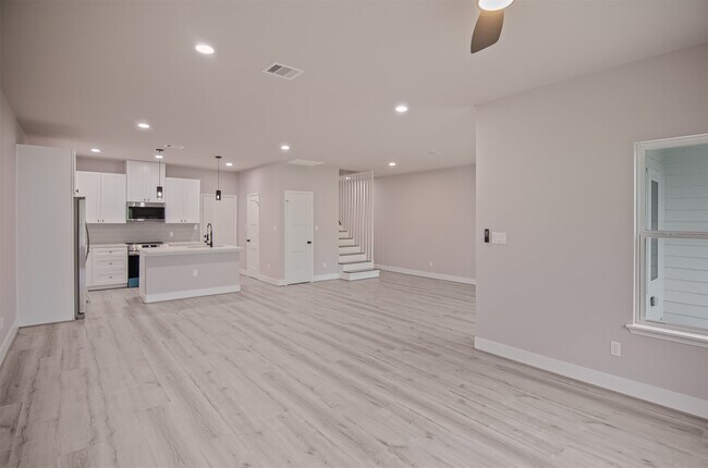 Building Photo - 12310 Glenview Dr