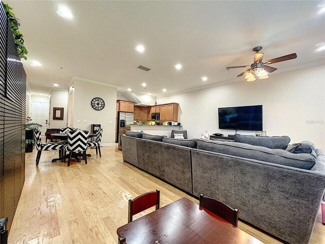 Building Photo - 3210 W Horatio St