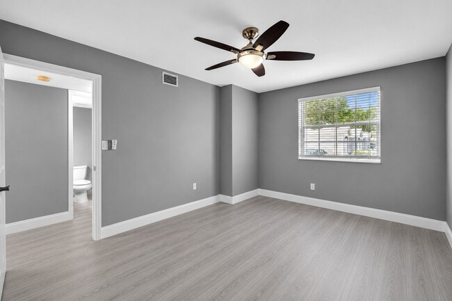 Building Photo - 2881 N Oakland Forest Dr