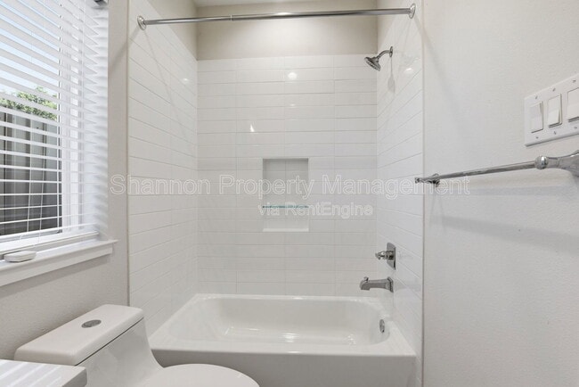 Building Photo - 2204 Lou Ellen Ln