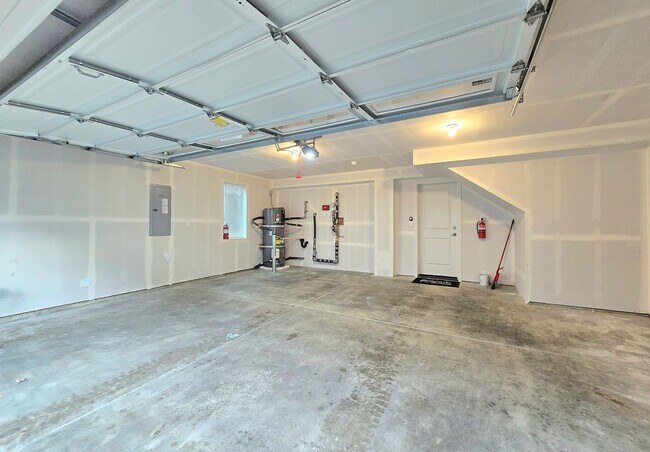 Building Photo - 4 Bedroom Townhome in Monroe - Pet Friendly - 1/2 1st Month Rent!