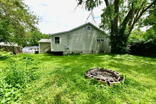 Building Photo - 3550 Eisenhower Dr
