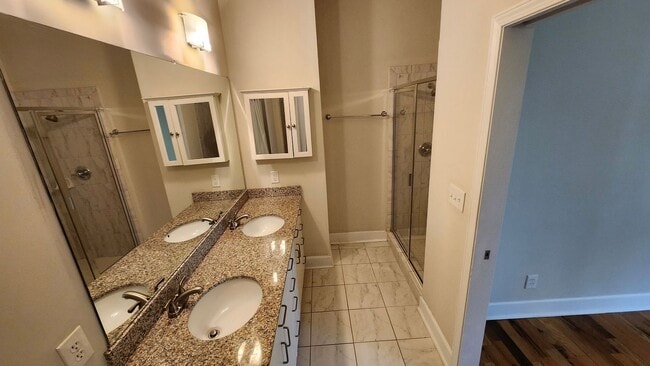 Building Photo - Lease Today! 2BR/2BA Condo in Old Fourth W...
