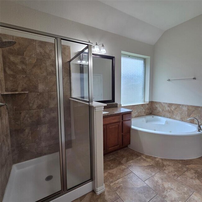 Building Photo - 26101 Brickhill Dr