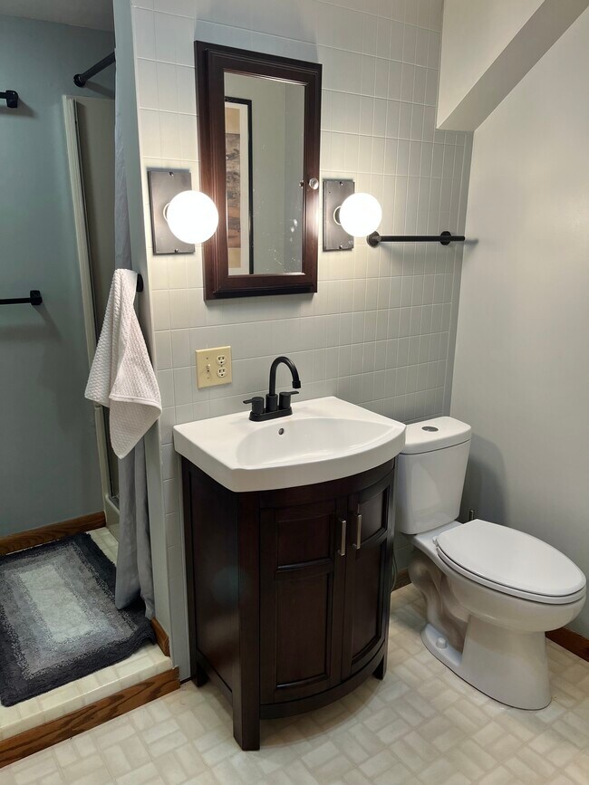 Building Photo - 304 Madison St