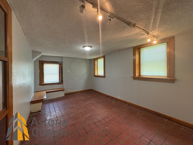 Building Photo - 3-Bedroom Home with Fireplace, Fenced Yard...