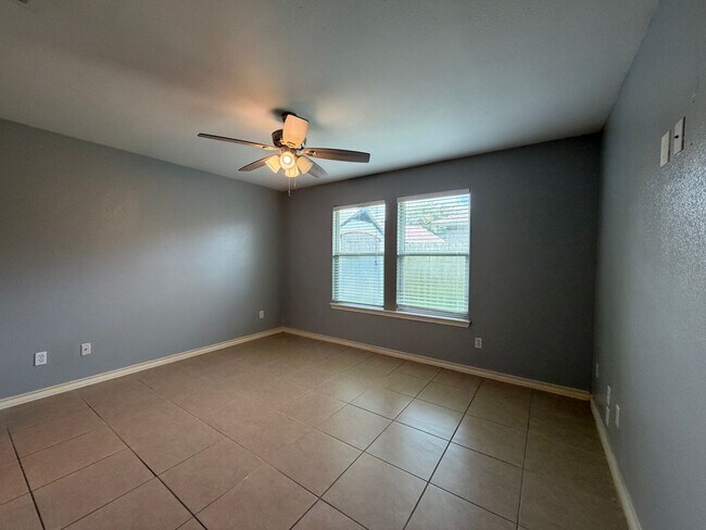 Building Photo - 6629 Kodiak Dr