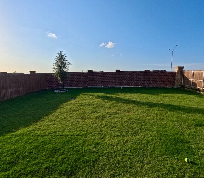 Building Photo - 2708 Starwater Dr