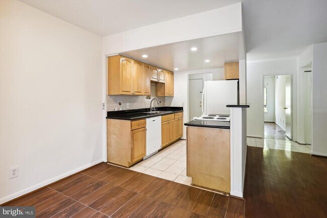 Building Photo - 2255 Castle Rock Square