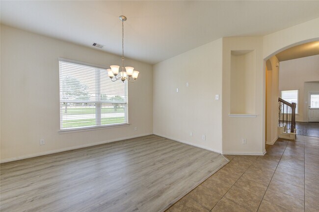 Building Photo - 16 Rose Desert Ct