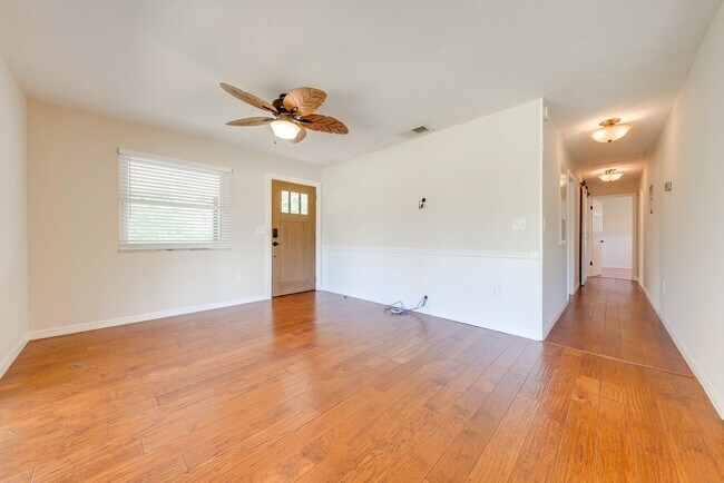 Building Photo - Serene 3-Bedroom Home on 1 Acre Lot
