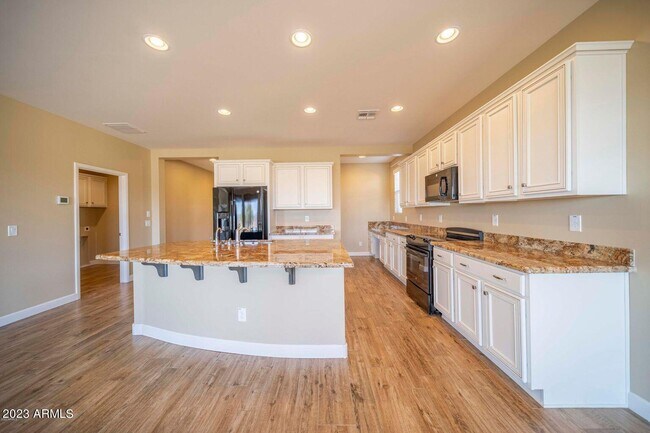 Building Photo - 3705 Ridgeview Ter