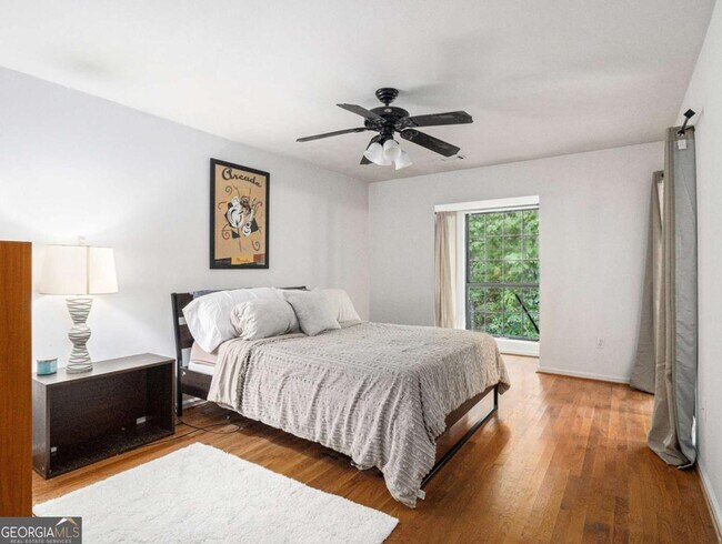 Building Photo - 3307 Pine Heights Dr NE