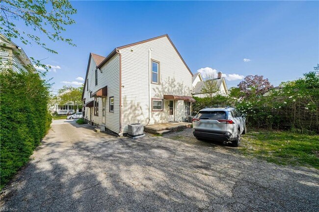 Building Photo - 1478 Winchester Ave