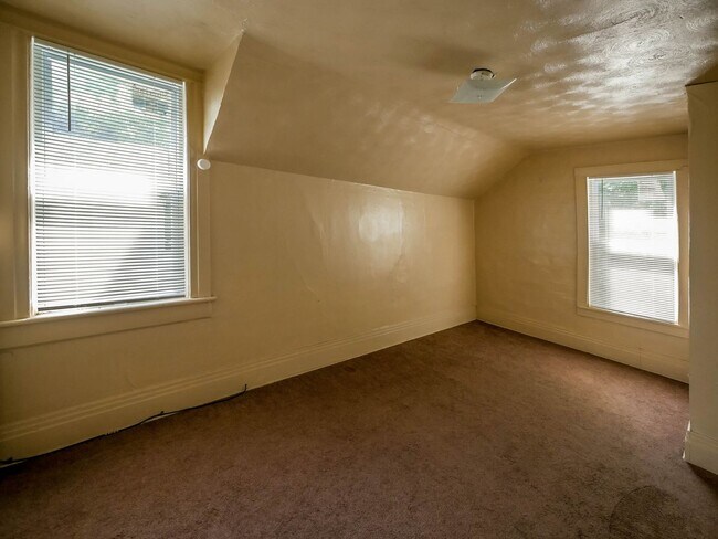 Building Photo - 690/692 Carpenter