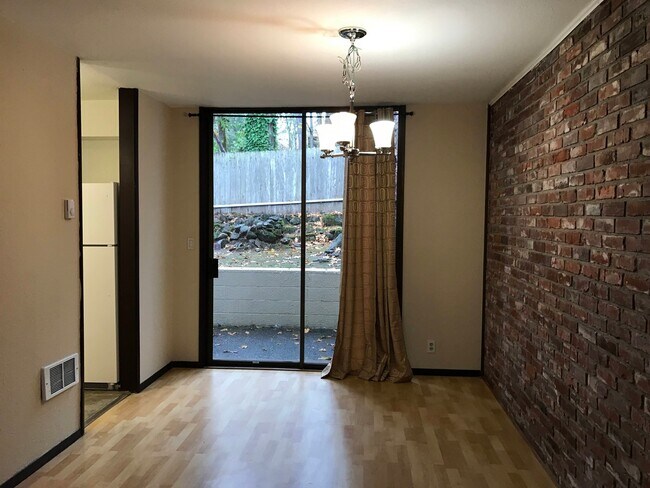 Building Photo - Willamette St Duplex
