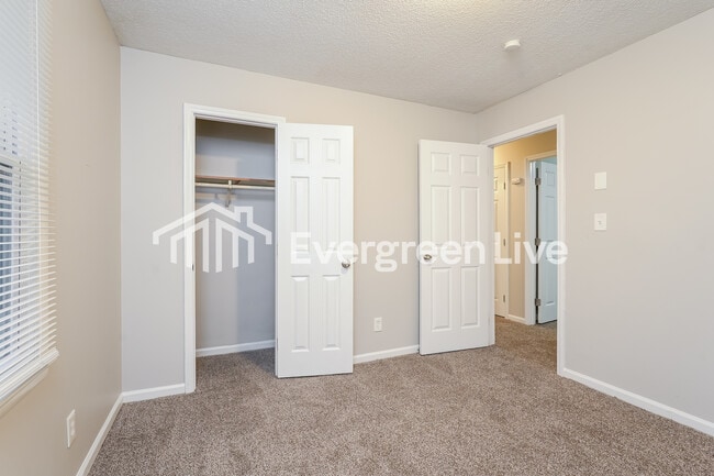 Building Photo - 904 Gordon St