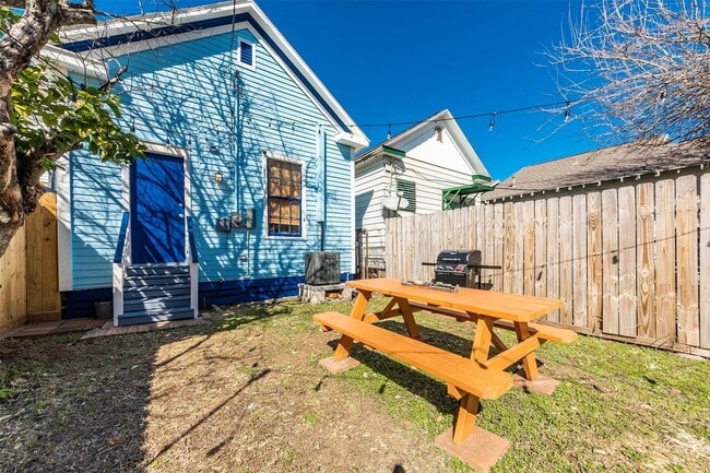 Building Photo - 2021 Avenue O 1/2