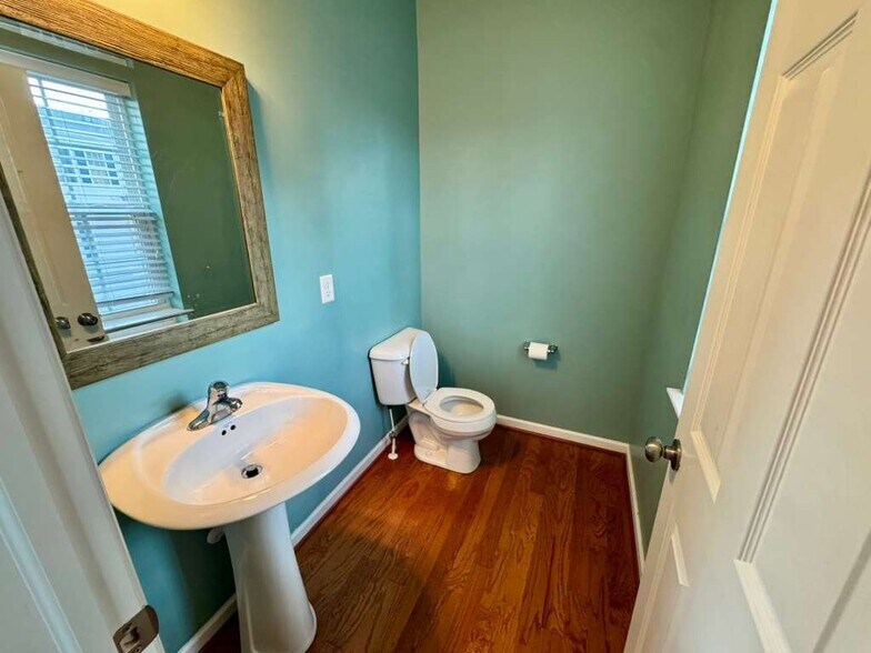Building Photo - 3017 Meridian Cmns