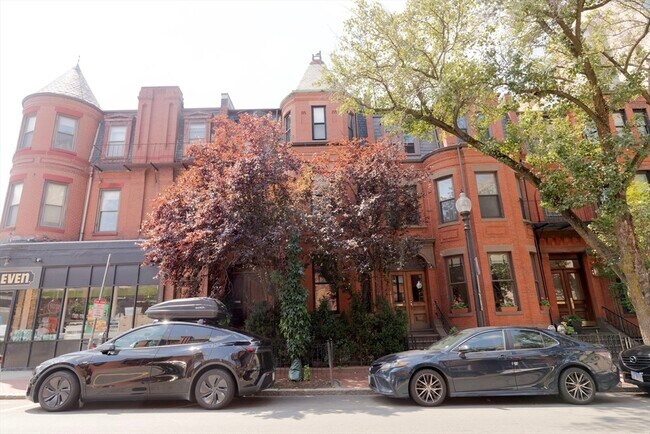 Building Photo - 256 W Newton St