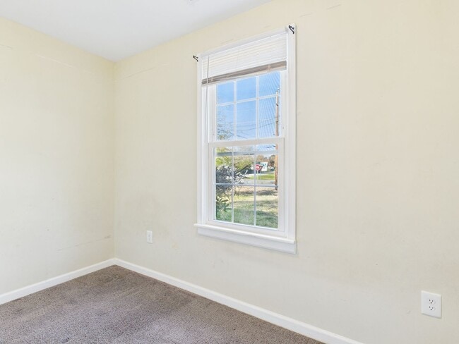 Building Photo - 604 W Vine St