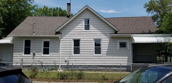 Building Photo - Clark/Fulton - 4 bed/1 bath - Single Family Home