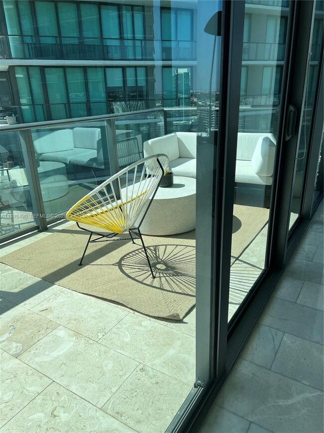 Building Photo - 650 NE 32nd St