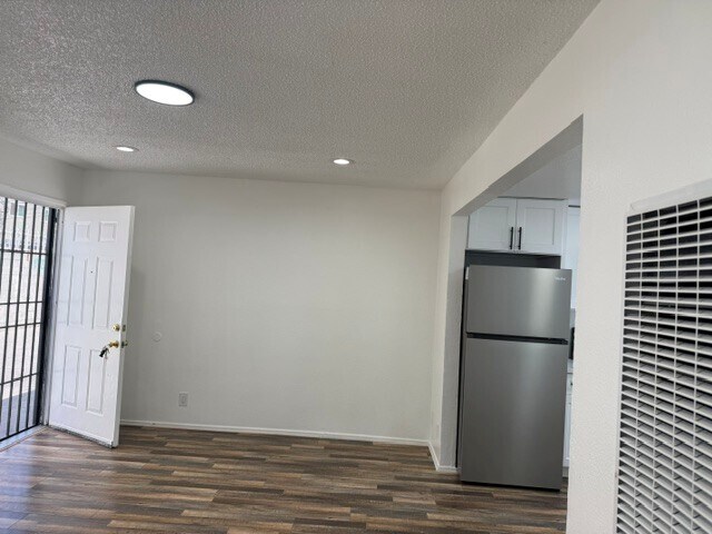 Building Photo - 448 W 87th St