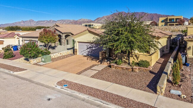 Building Photo - Beautiful 3 bed-2 baths home in 79911