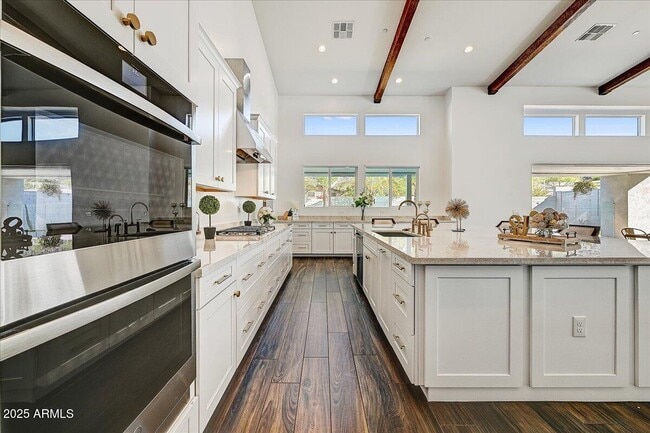 Building Photo - 9407 S 13th Way