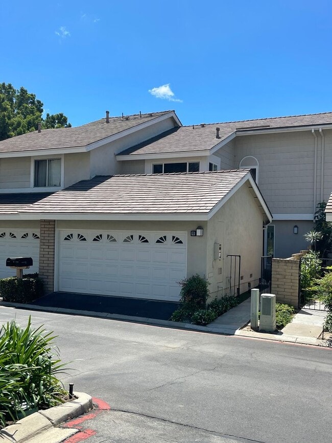 Building Photo - Stylish 3BR Townhome with Garage in Prestigious Woodbridge, Irvine