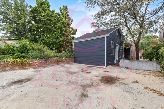Building Photo - Updated 2-Bedroom Brick Home in Benton Park West!