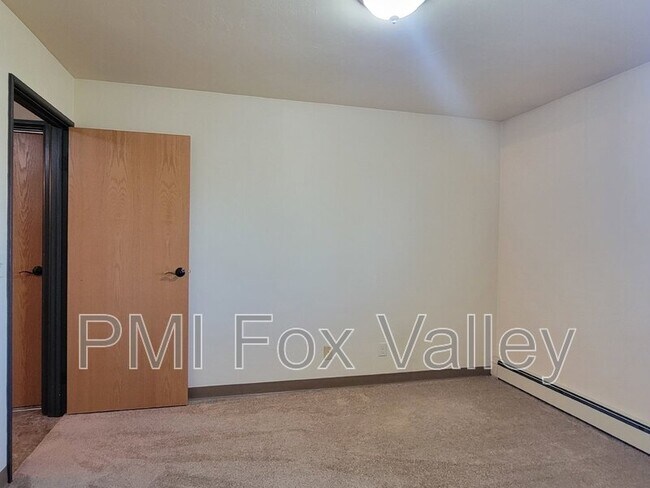 Building Photo - 104 Sycamore Dr