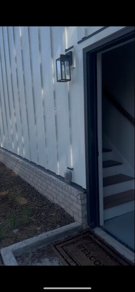 Building Photo - 102 Cayce Valley Dr