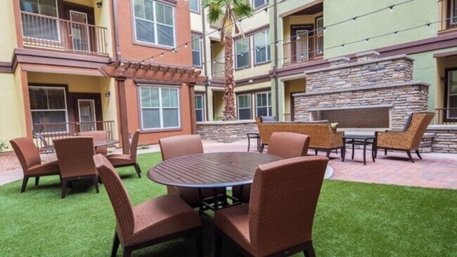 Building Photo - 140 W Castellano Dr