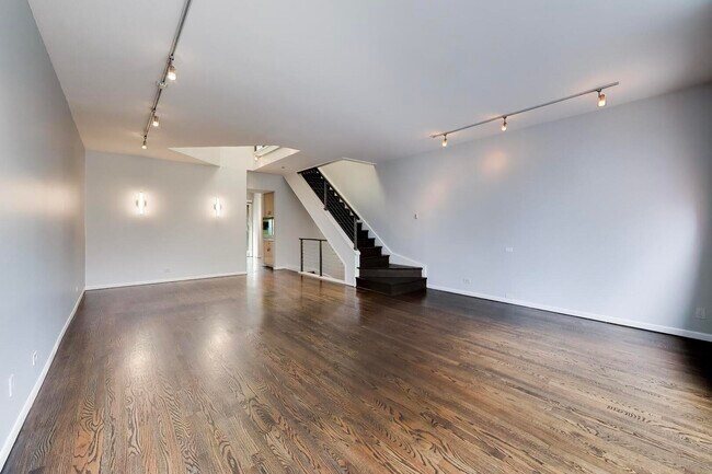 Building Photo - 171 W Goethe St