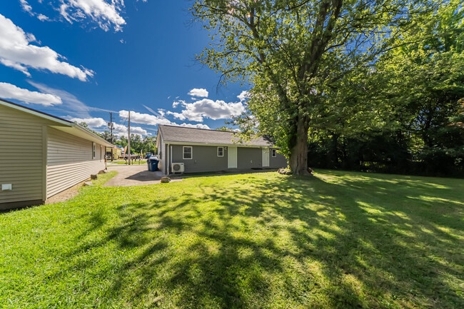 Building Photo - 330 Abbe Rd N
