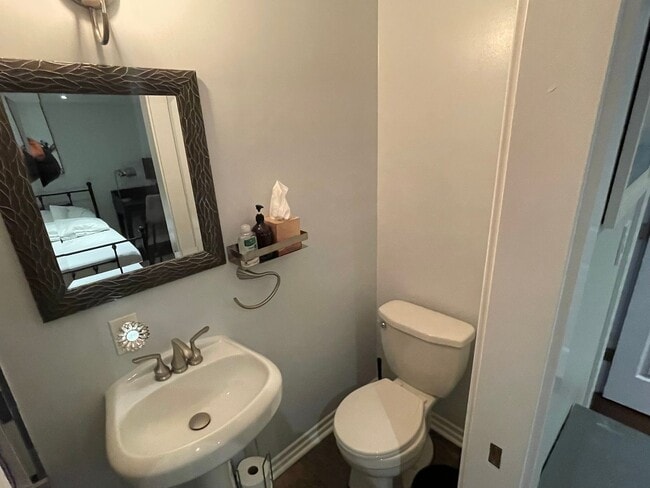 Building Photo - Charming 3 bedroom 3.5 bathroom in North Park