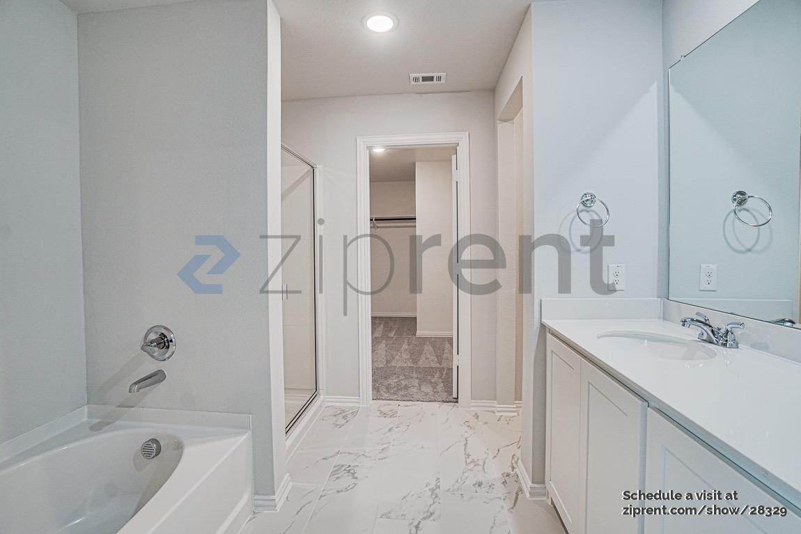Building Photo - 520 Hickory Rdg Dr
