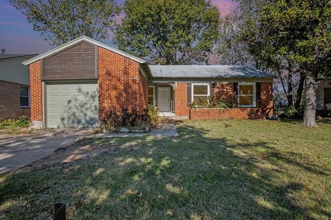 Building Photo - 2319 Glengariff Dr