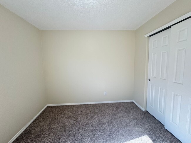 Building Photo - 3 bed 2 bath home in Huning Ranch