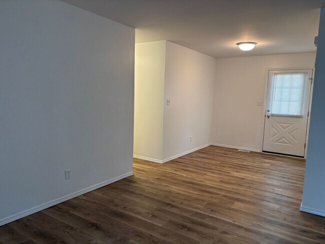 Building Photo - Country Club Duplex