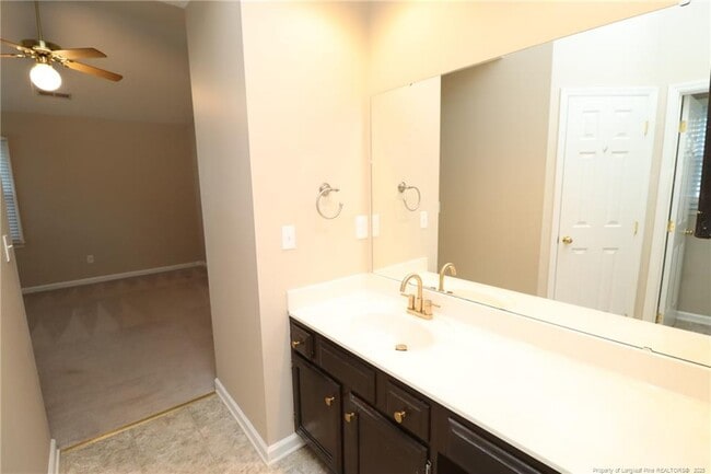 Building Photo - 211 Amberglow Pl