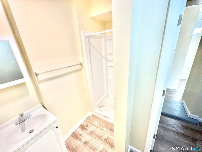 Building Photo - 135 W Main St