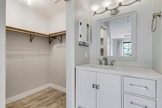 Building Photo - 148 Moccasin Trail S