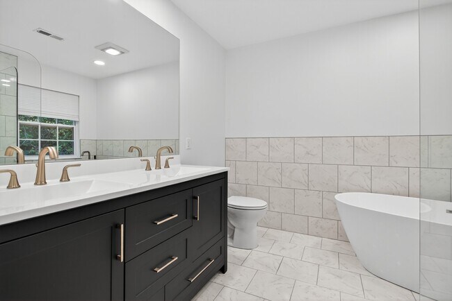 Building Photo - 7047 Water Oak Rd