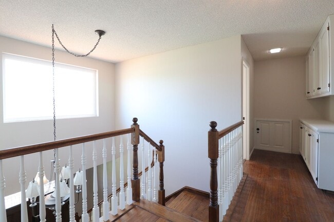 Building Photo - 565 Clubhouse Dr