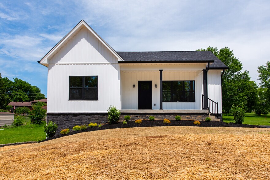Building Photo - 8301 Acme Way